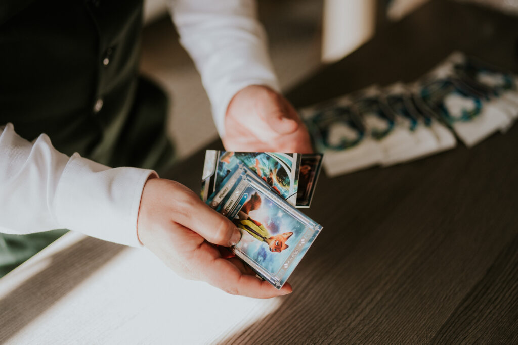 Disney karte u rukama